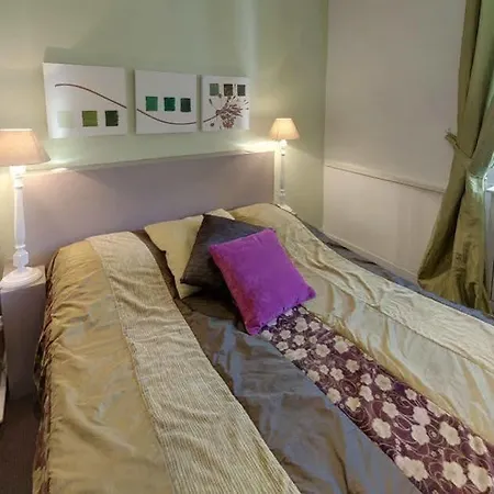 Hotel Saint Yves 2*