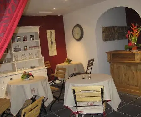 Hotel Saint Yves 2*