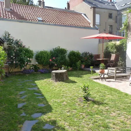 Hotel Saint Yves 2*